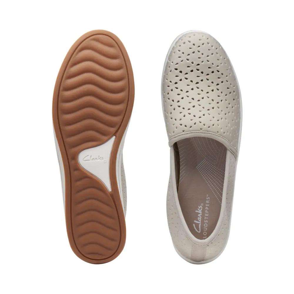 Clarks Damen Breeze Emily Perfed Slip-On in Taube