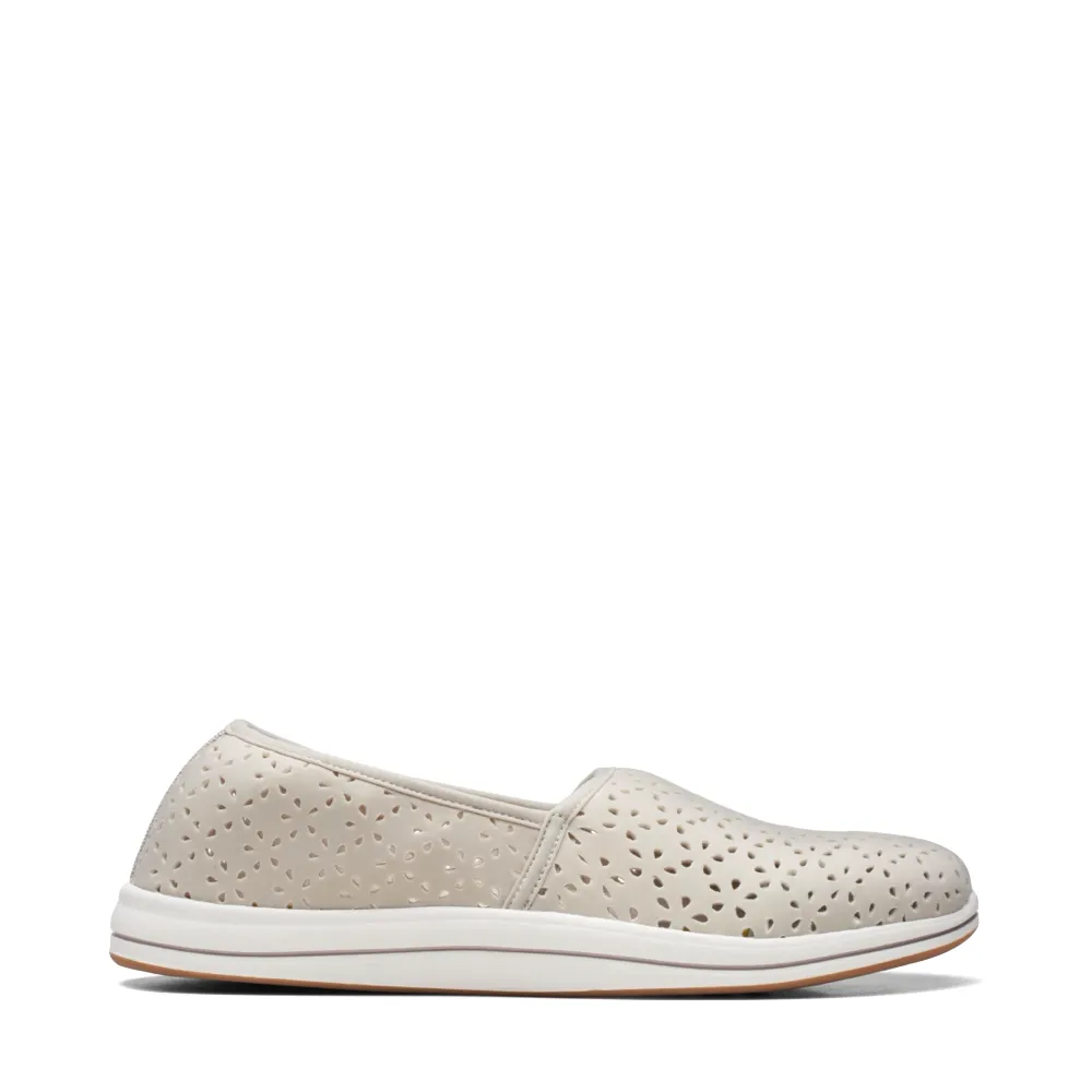 Clarks Damen Breeze Emily Perfed Slip-On in Taube