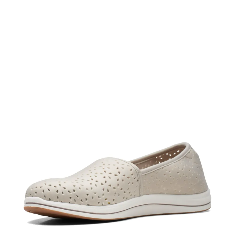 Clarks Damen Breeze Emily Perfed Slip-On in Taube