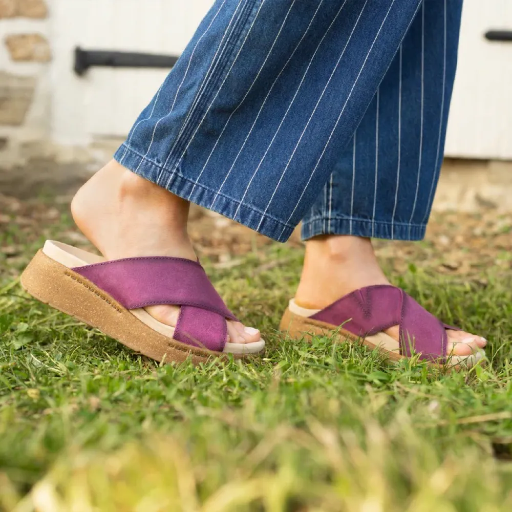 Dansko Damen Bridget Leder Plateau-Sandale in Pflaumenfarbenem Wildleder