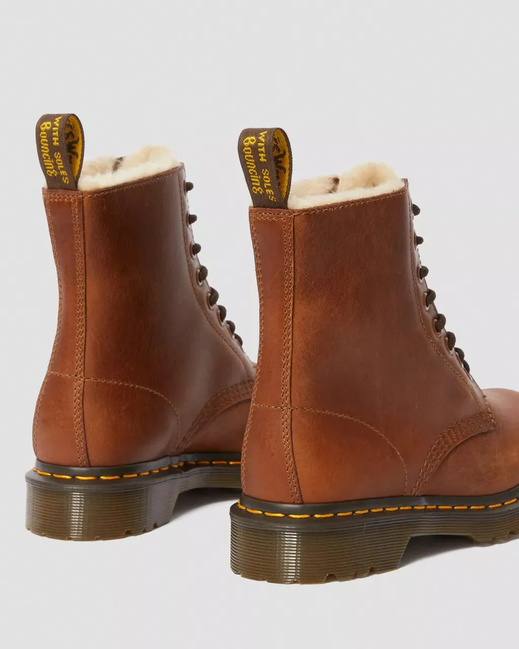 Dr. Martens 1460 Damen Stiefel mit Kunstfellfutter und Schnürung