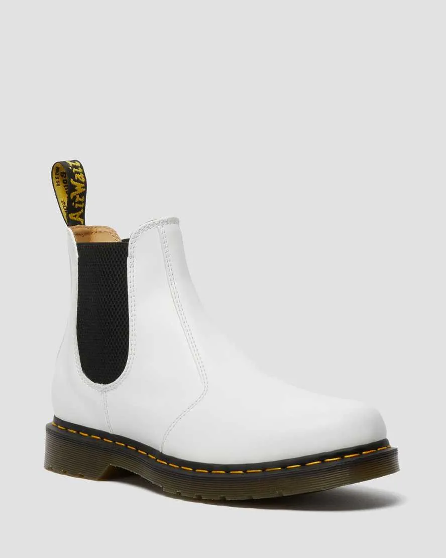 Dr.Martens Chelsea Boots mit gelber Naht aus glattem Leder