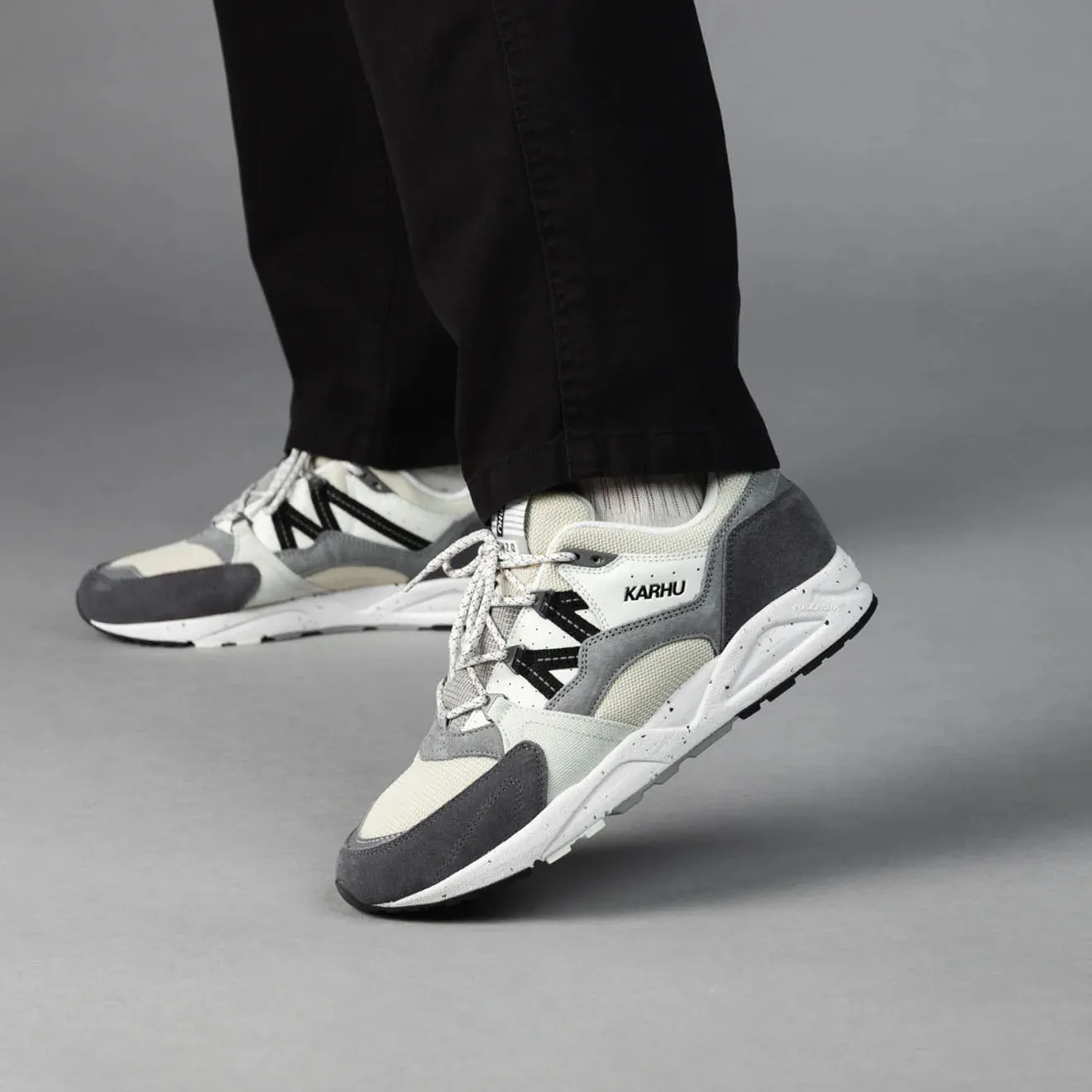 Karhu Fusion 2.0 Trainer Kalkstein / Tiefschwarz