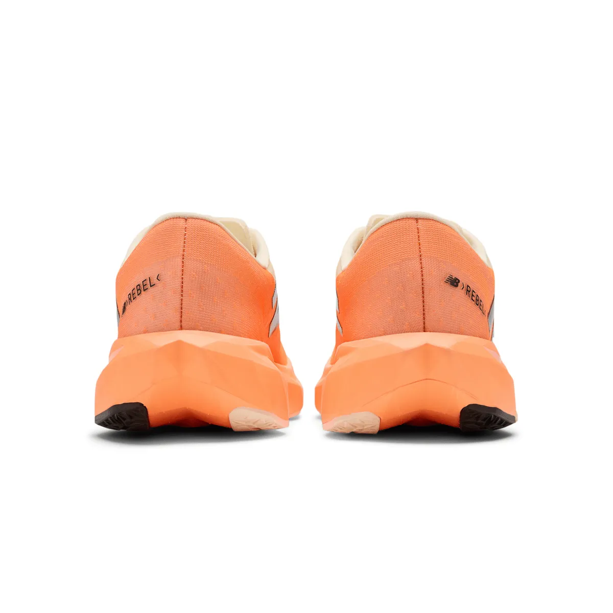 New Balance Damen FuelCell Rebel v4 Hot Mango/Angora/Schwarz