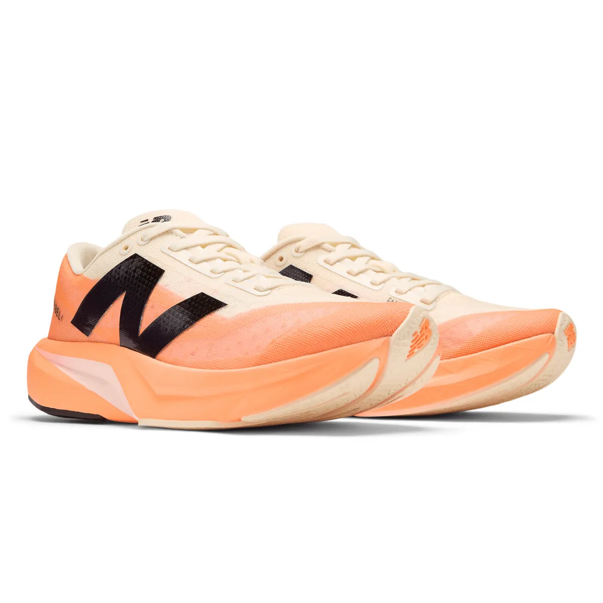 New Balance Damen FuelCell Rebel v4 Hot Mango/Angora/Schwarz