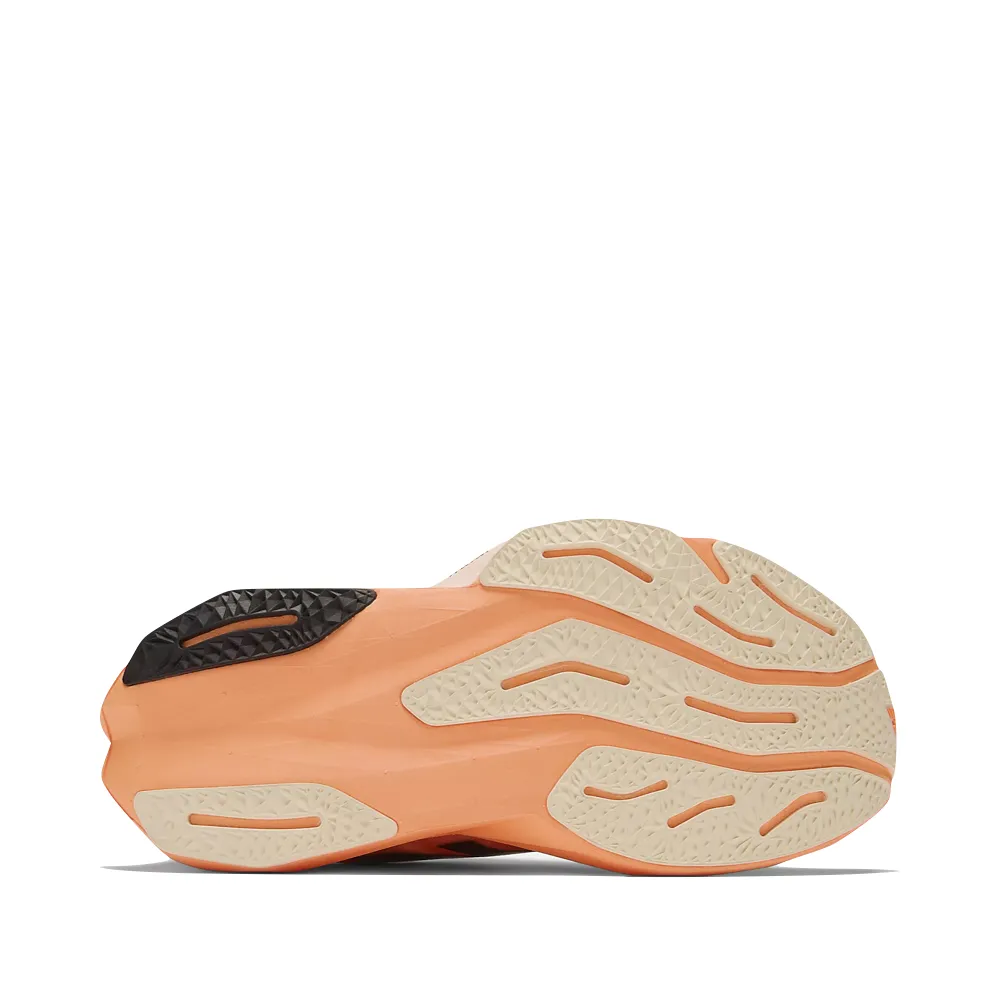 New Balance Damen FuelCell Rebel v4 Sneaker in Hot Mango/Angora/Schwarz