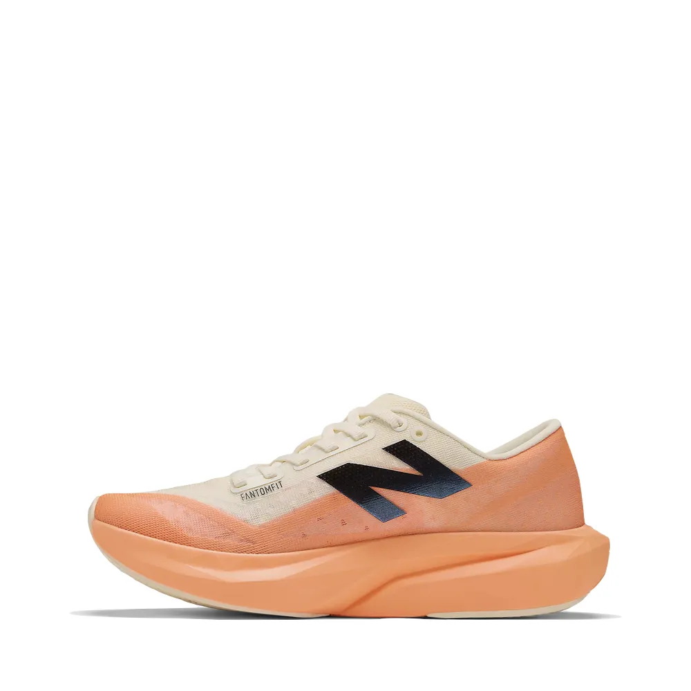 New Balance Damen FuelCell Rebel v4 Sneaker in Hot Mango/Angora/Schwarz
