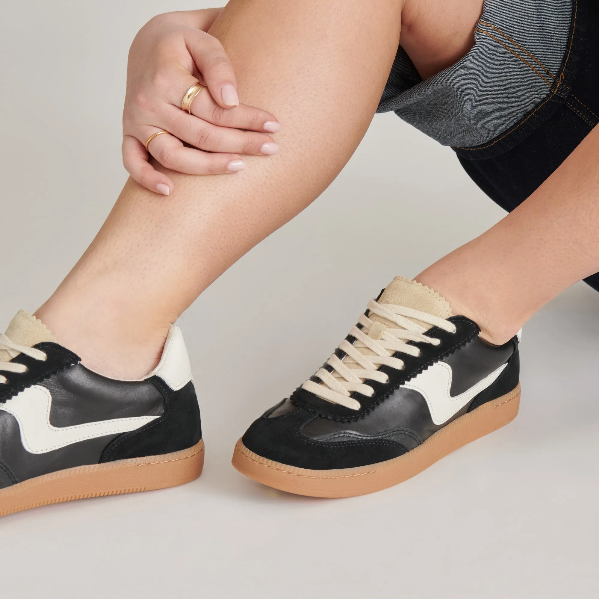 NOTICE SNEAKERS SCHWARZ WILDLEDER