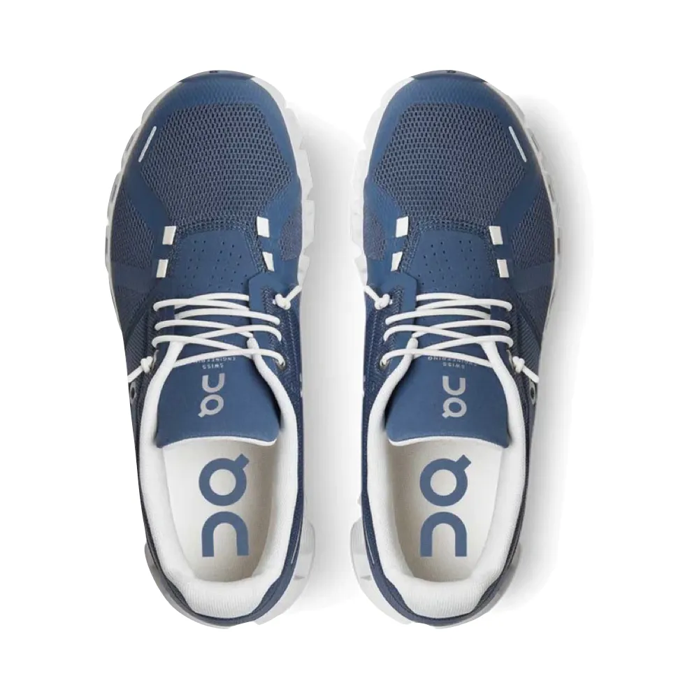 On Women's Cloud 5 Sneaker in Denim/Weiß