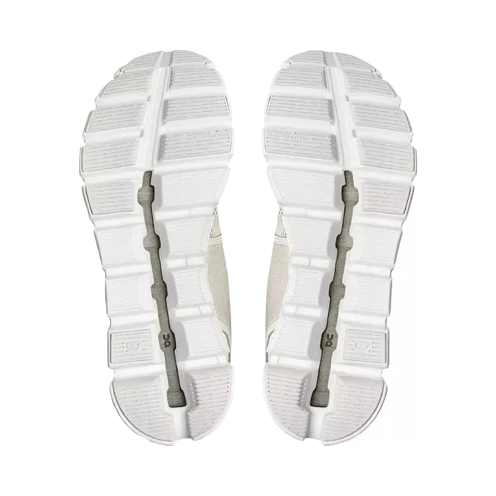 On Women's Cloud 5 Sneaker in Perlmutt/Weiß