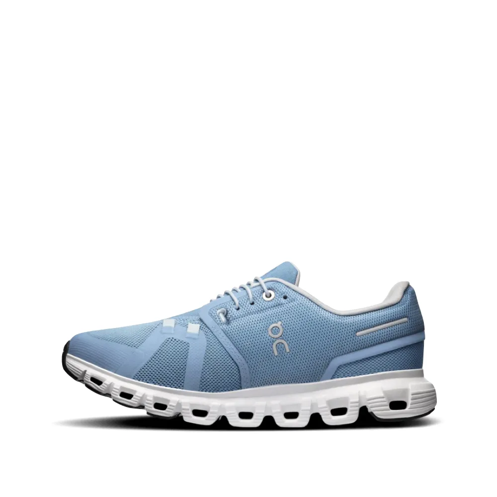 On Women's Cloud 6 Sneaker in Chambray/Weiß