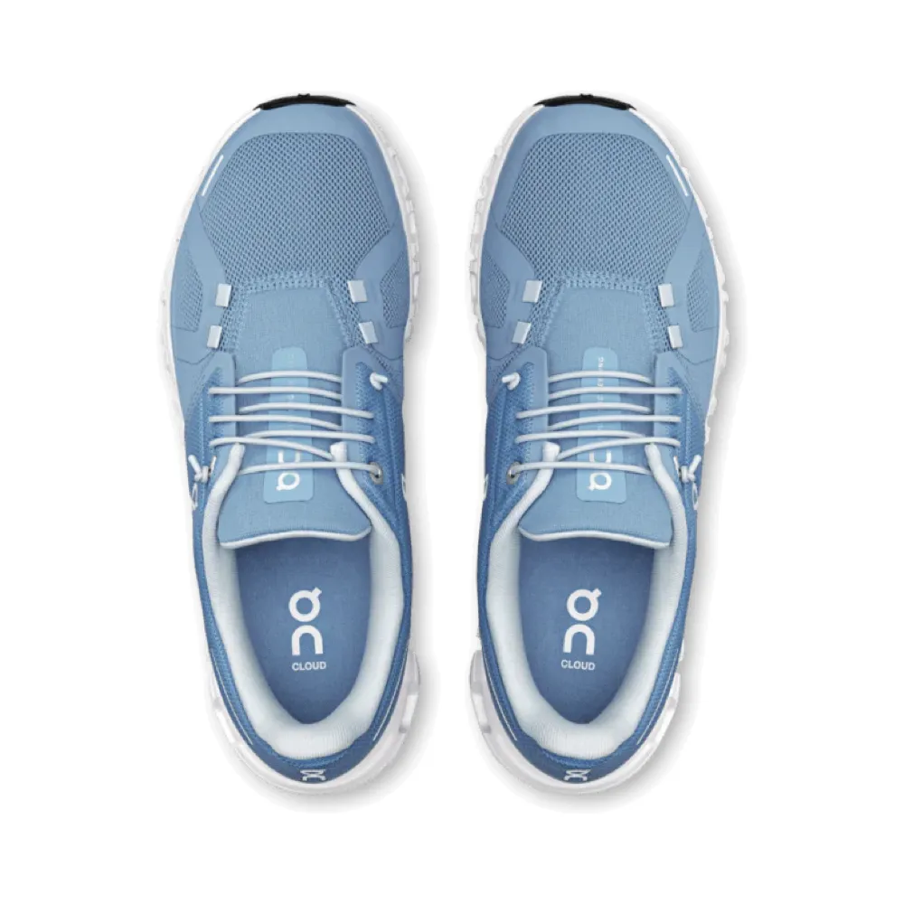 On Women's Cloud 6 Sneaker in Chambray/Weiß