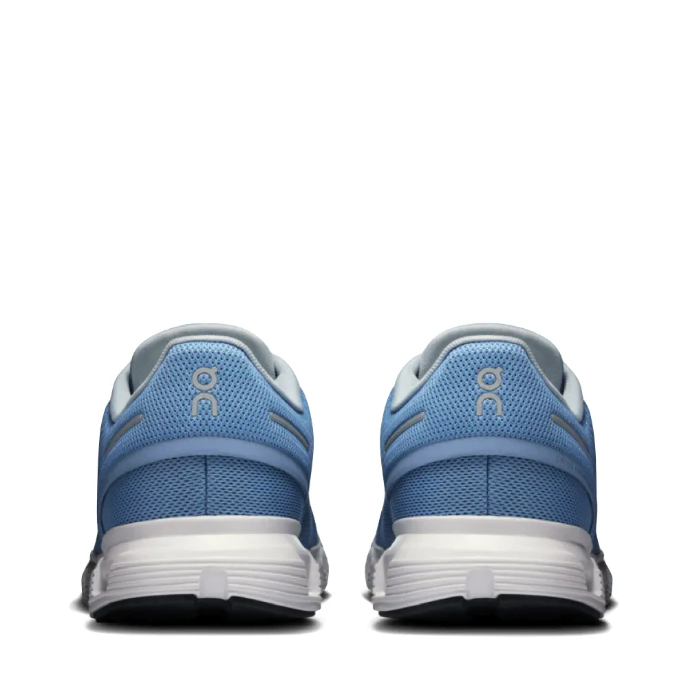 On Women's Cloud 6 Sneaker in Chambray/Weiß